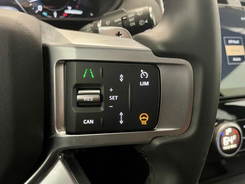 Certified 2025 Land Rover Discovery Dynamic SE AWD/4WD image 22