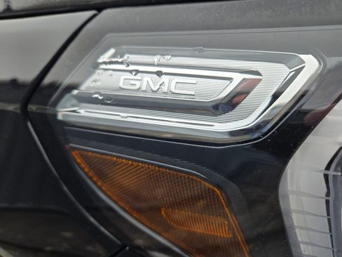 Used 2024 GMC Terrain SLT image 32