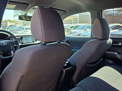 Used 2017 Toyota Tacoma TRD Off-Road w/ Tow Package image 26