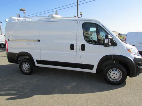 Used 2023 RAM ProMaster 2500 w/ Driver Convenience Group image 5