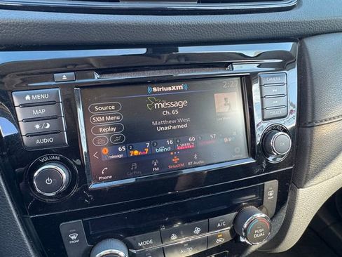 Used 2020 Nissan Rogue SV w/ Sun & Sound Touring Package image 19