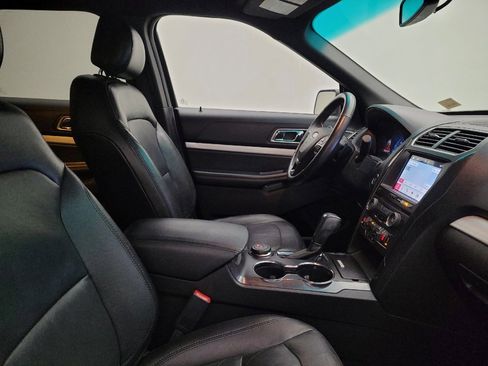 Used 2017 Ford Explorer XLT w/ Equipment Group 202A image 21