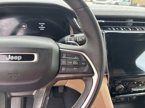 Used 2023 Jeep Grand Cherokee Limited w/ Luxury Tech Group II image 18