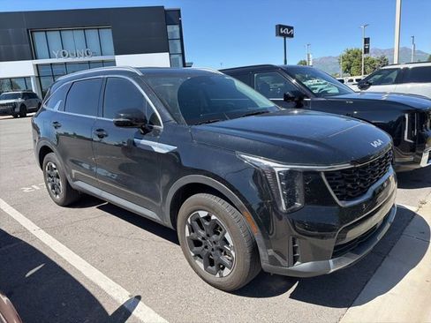 Certified 2025 Kia Sorento S AWD/4WD image 2