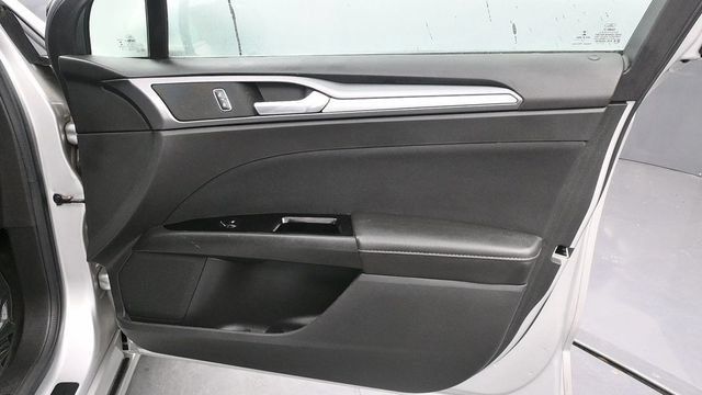 Used 2015 Ford Fusion SE FWD image 10