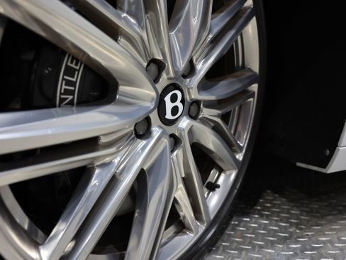 Used 2020 Bentley Flying Spur W12 image 21