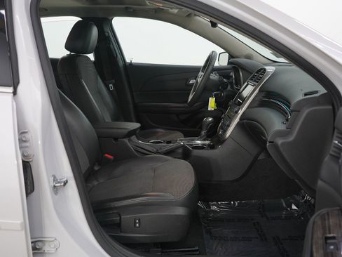 Used 2015 Chevrolet Malibu LT image 9