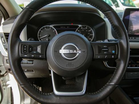Used 2024 Nissan Rogue SV w/ SV Premium Package AWD/4WD image 17