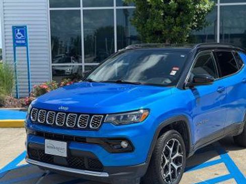 Used 2025 Jeep Compass Limited AWD/4WD image 3