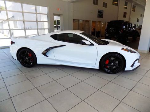 Used 2021 Chevrolet Corvette Stingray Premium Cpe w/ Z51 Performance Package RWD image 11