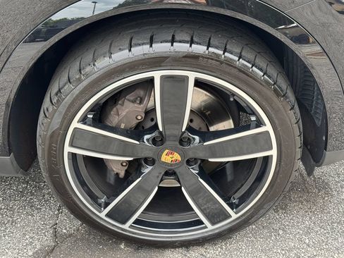 Used 2023 Porsche Cayenne Platinum Edition AWD/4WD image 17