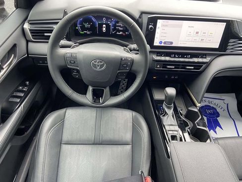 Used 2025 Toyota Camry XSE FWD image 9