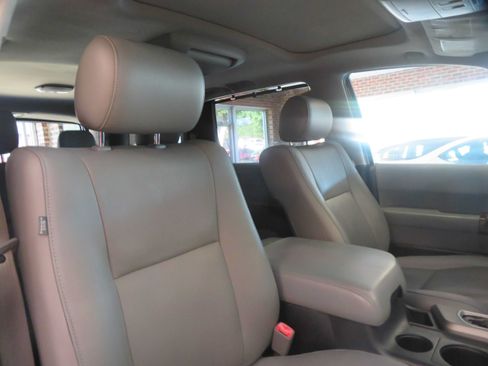 Used 2012 Toyota Sequoia Platinum AWD/4WD image 29