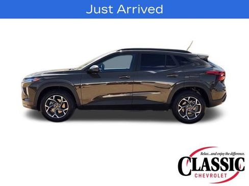 Used 2024 Chevrolet Trax LT w/ Sunroof Package image 20