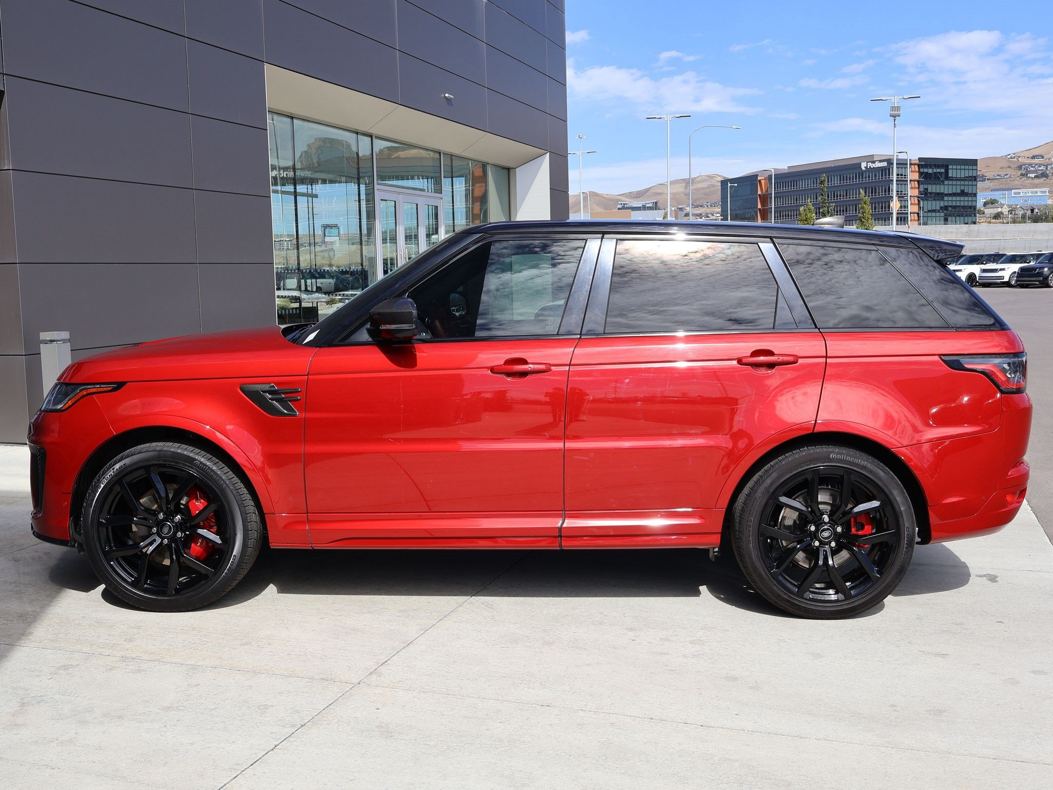 Used 2022 Land Rover Range Rover Sport SVR Carbon Edition AWD/4WD image 11