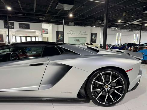 Used 2018 Lamborghini Aventador S image 59