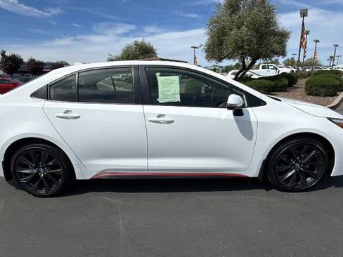 Used 2023 Toyota Corolla SE w/ SE Package image 3