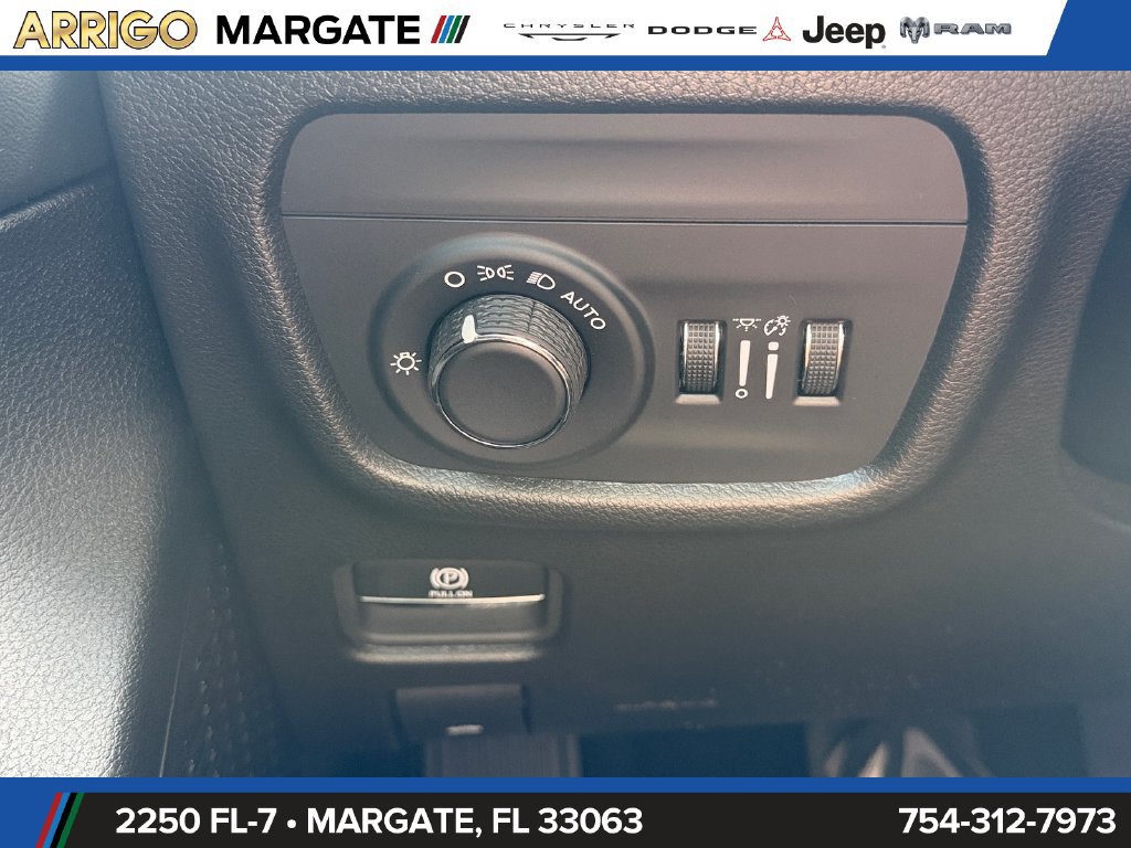 Used 2024 Jeep Grand Cherokee Altitude RWD image 36