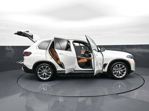 Used 2025 BMW X5 xDrive50e w/ Executive Package AWD/4WD image 35
