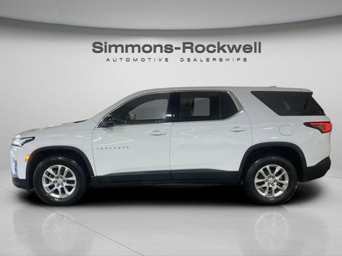 Used 2023 Chevrolet Traverse LS image 8