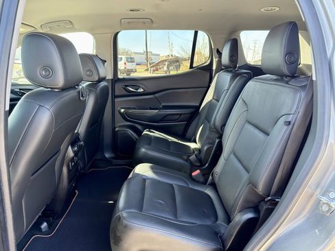 Used 2019 GMC Acadia SLT image 12