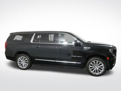 Used 2024 GMC Yukon XL Denali AWD/4WD image 2