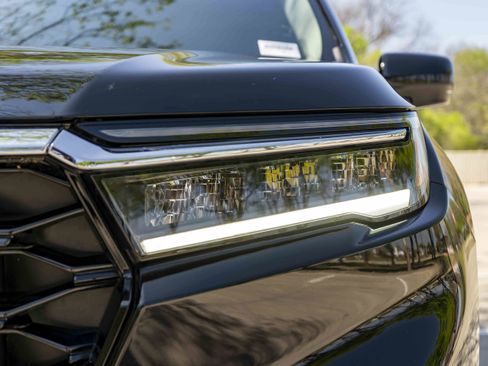 Used 2025 Honda Pilot Touring image 11