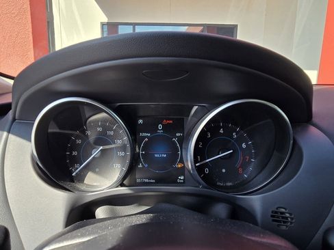 Used 2020 Jaguar F-PACE Premium image 21