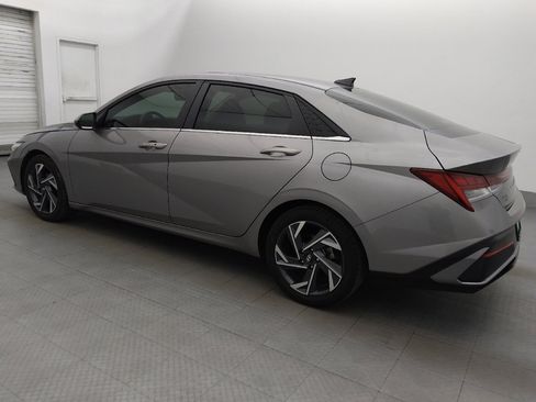 Used 2024 Hyundai Elantra SEL w/ Convenience Package FWD image 3