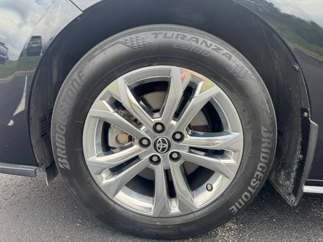 Used 2023 Toyota Sienna XSE AWD/4WD image 12