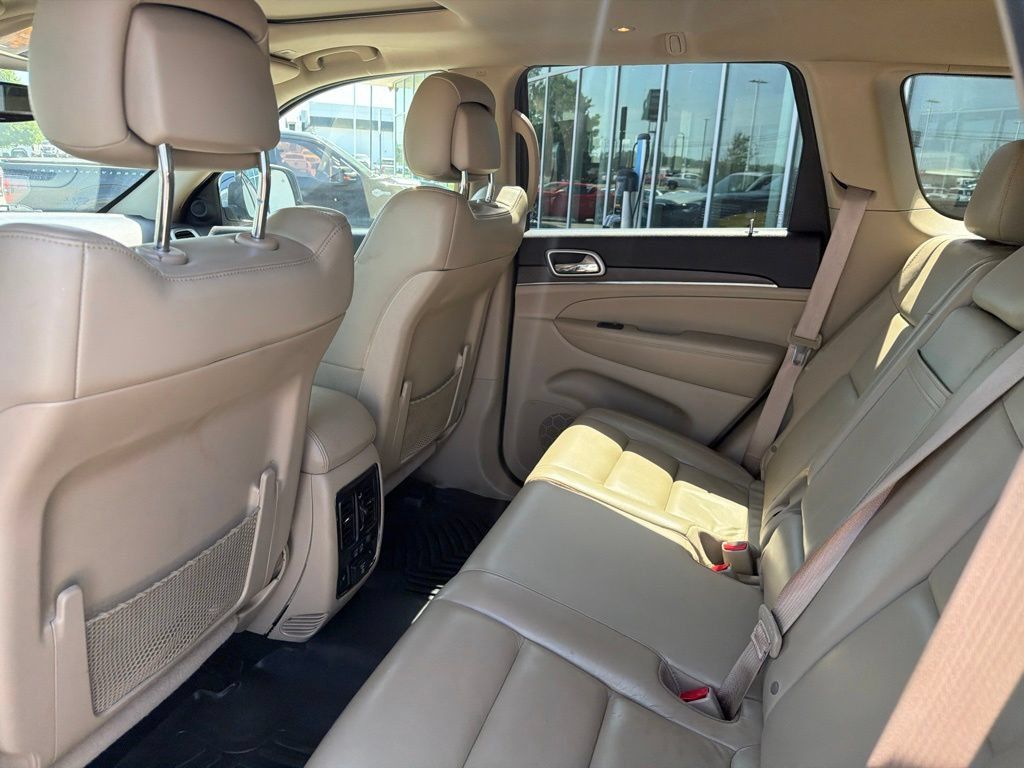Used 2018 Jeep Grand Cherokee Limited AWD/4WD image 26