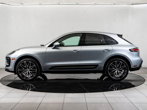 Certified 2025 Porsche Macan AWD/4WD image 2