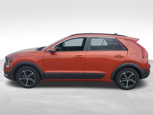 Used 2023 Kia Niro LX FWD image 2