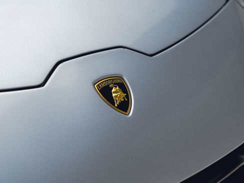 Used 2019 Lamborghini Huracan Performante AWD/4WD image 24
