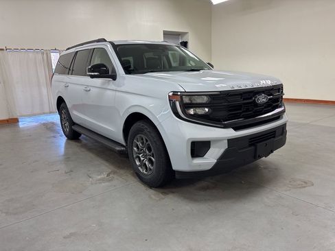 New 2026 Ford Expedition Active image 2
