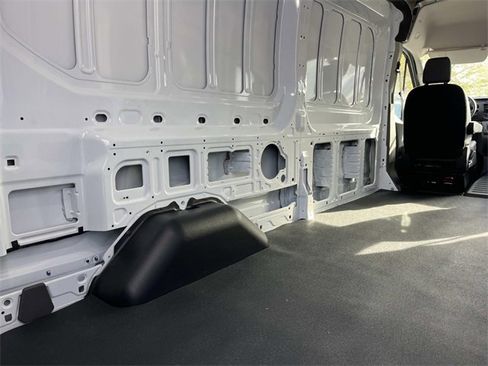 New 2025 Ford Transit 250 148 Medium Roof image 17