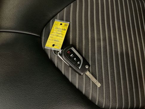 Used 2020 Toyota Camry SE w/ Carpet Mat Package FWD image 26