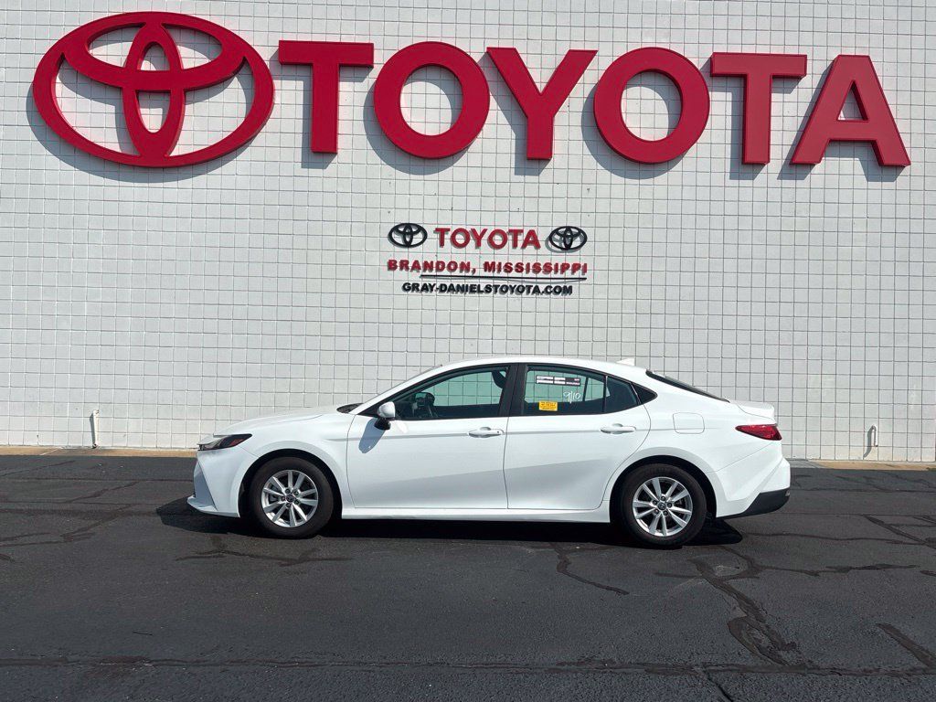 Used 2025 Toyota Camry LE w/ Convenience Package FWD image 5