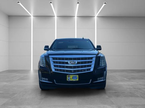Used 2020 Cadillac Escalade Luxury w/ LPO, Radiant Package AWD/4WD image 2