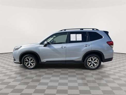 Used 2024 Subaru Forester Premium AWD/4WD image 5