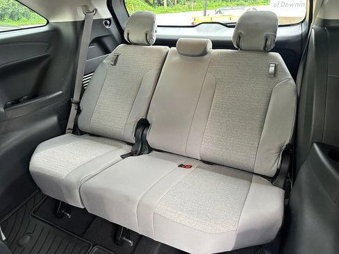 Used 2025 Toyota Sienna LE AWD/4WD image 11
