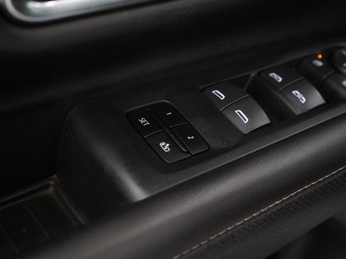 Used 2024 GMC Yukon SLT w/ SLT Luxury Package AWD/4WD image 24