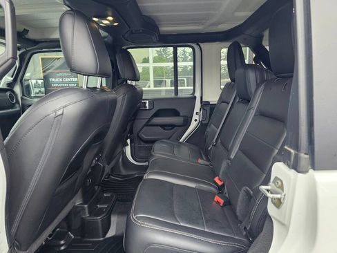Used 2020 Jeep Wrangler Unlimited Sahara w/ Uconnect 4C Nav & Sound Group AWD/4WD image 16