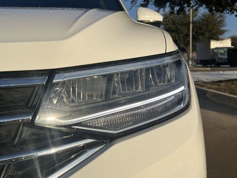 Certified 2024 Volkswagen Tiguan SE w/ Panoramic Sunroof Package image 6