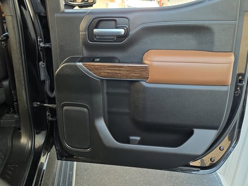 Used 2019 Chevrolet Silverado 1500 High Country w/ Technology Package image 31