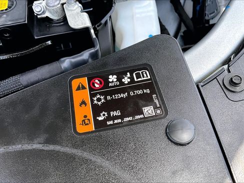 Used 2025 Chevrolet Blazer RS FWD image 33