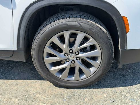 Certified 2025 Buick Enclave Preferred AWD/4WD image 23