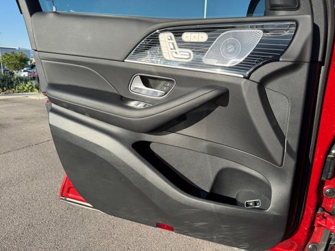 Used 2025 Mercedes-Benz GLS 450 4MATIC image 34