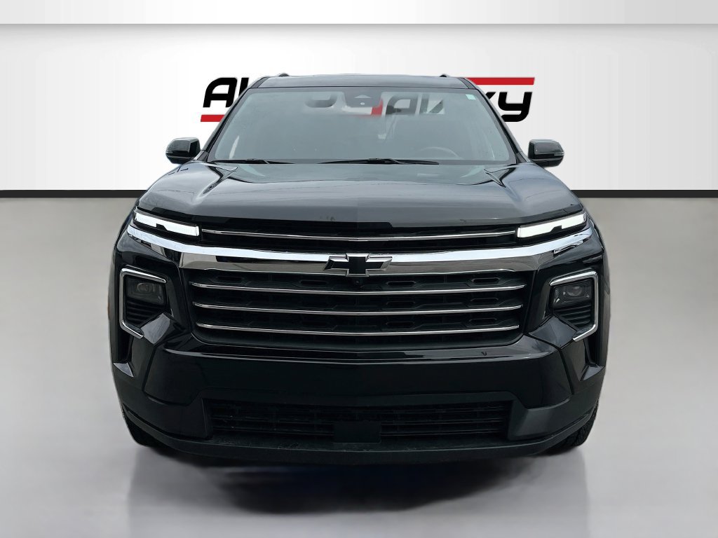 Used 2025 Chevrolet Traverse Z71 w/ Driver Confidence Package AWD/4WD image 2