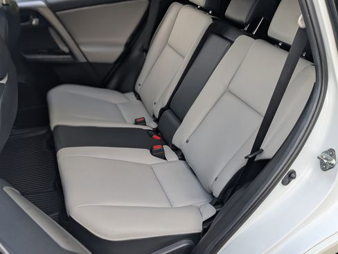 Used 2018 Toyota RAV4 Platinum FWD image 18